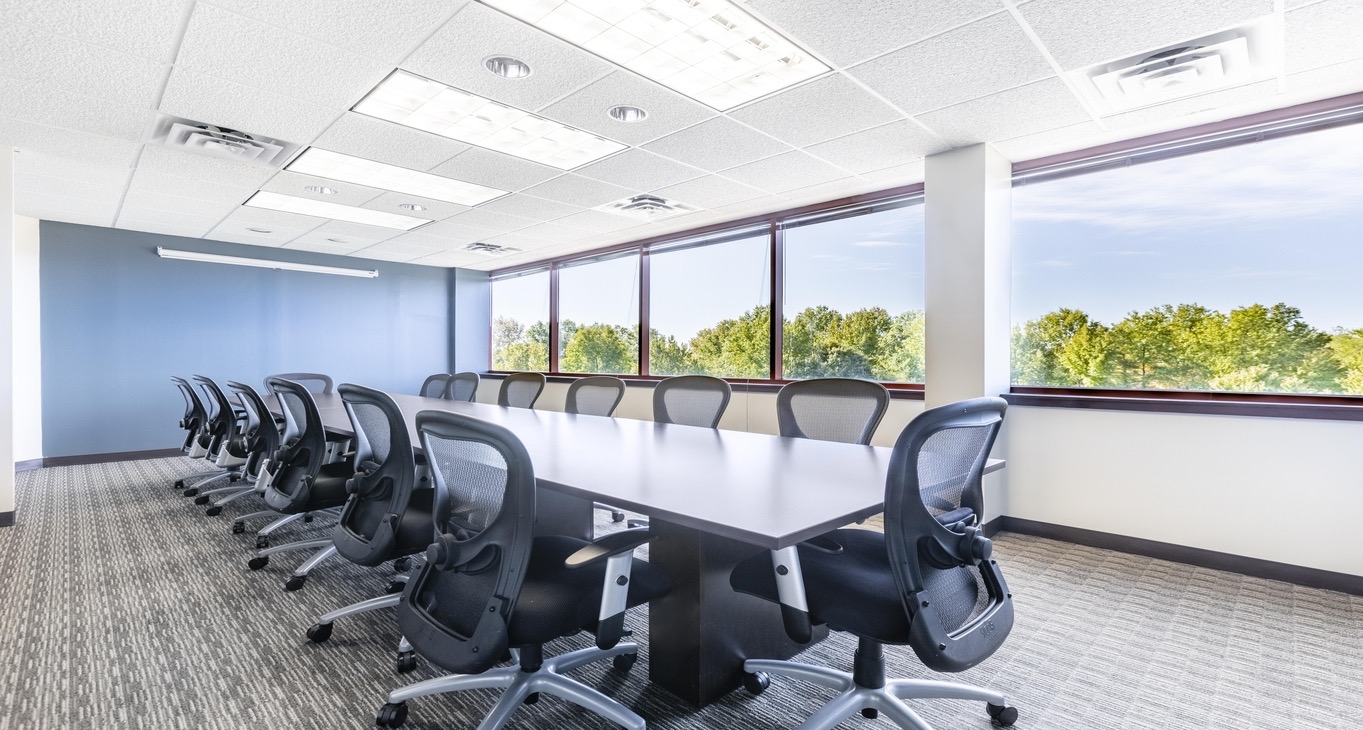 Rent office Silver Lake Executive Campus — photo 8