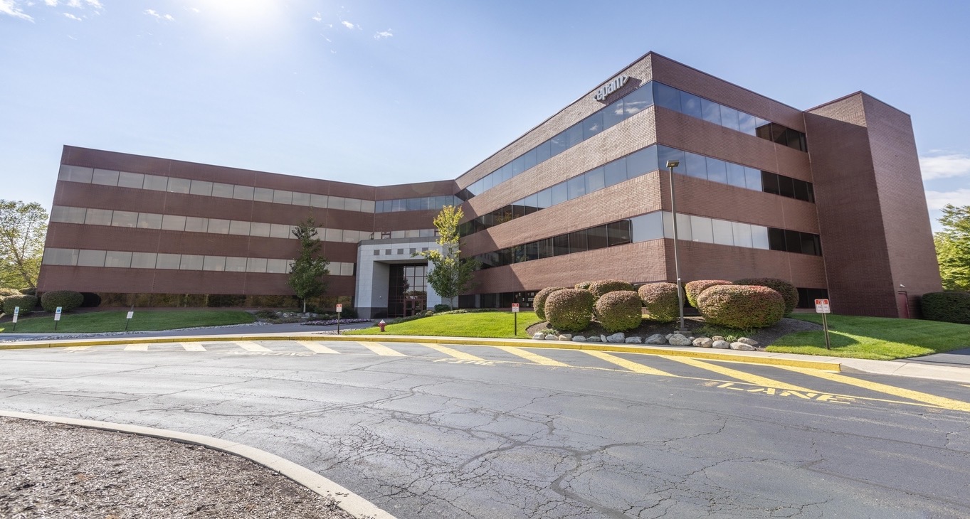 Rent office Silver Lake Executive Campus — photo 9