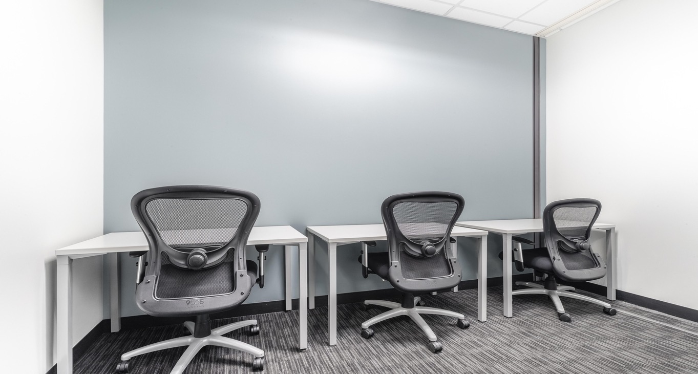 Rent office South Loop Roosevelt — photo 1