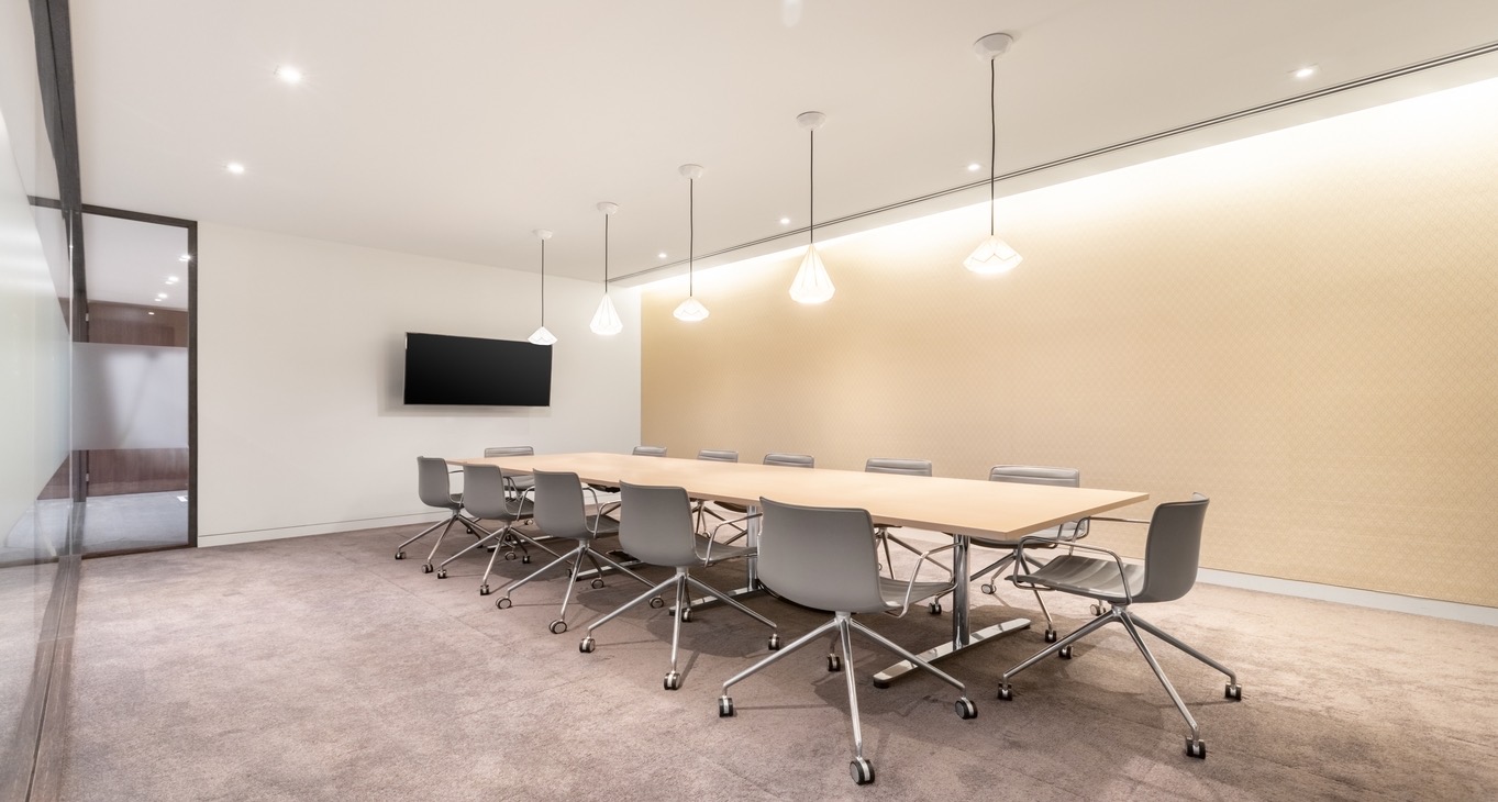 Rent office St James's Square — photo 8