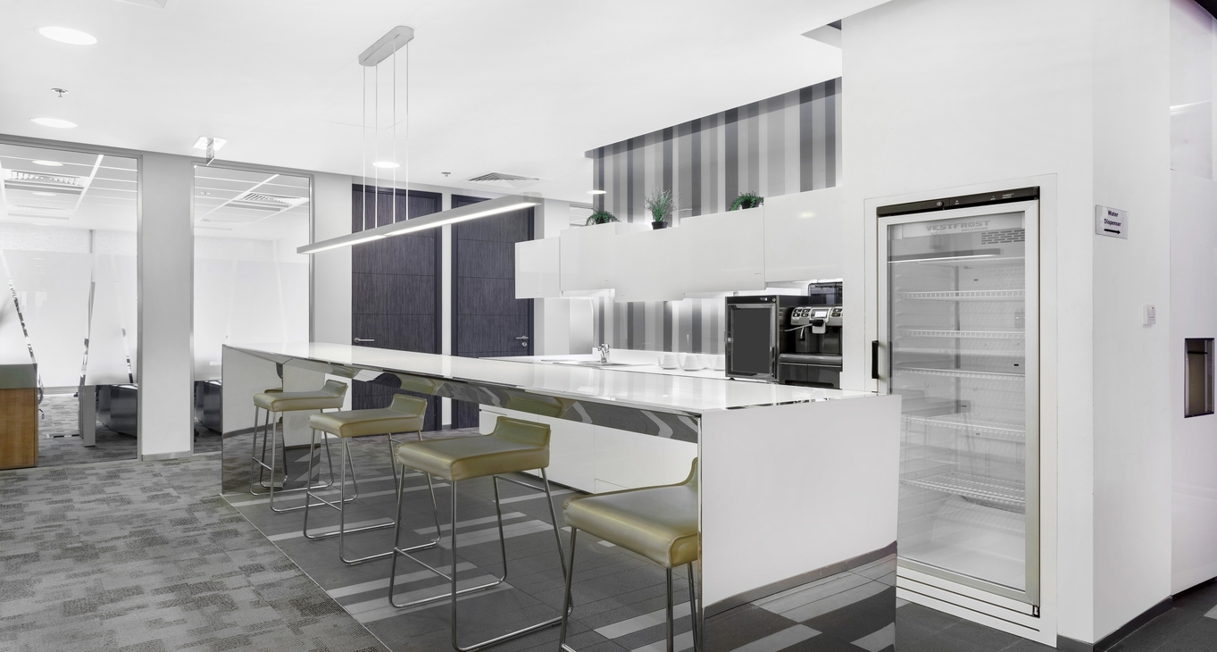 Rent office Standard Chartered Tower — photo 4