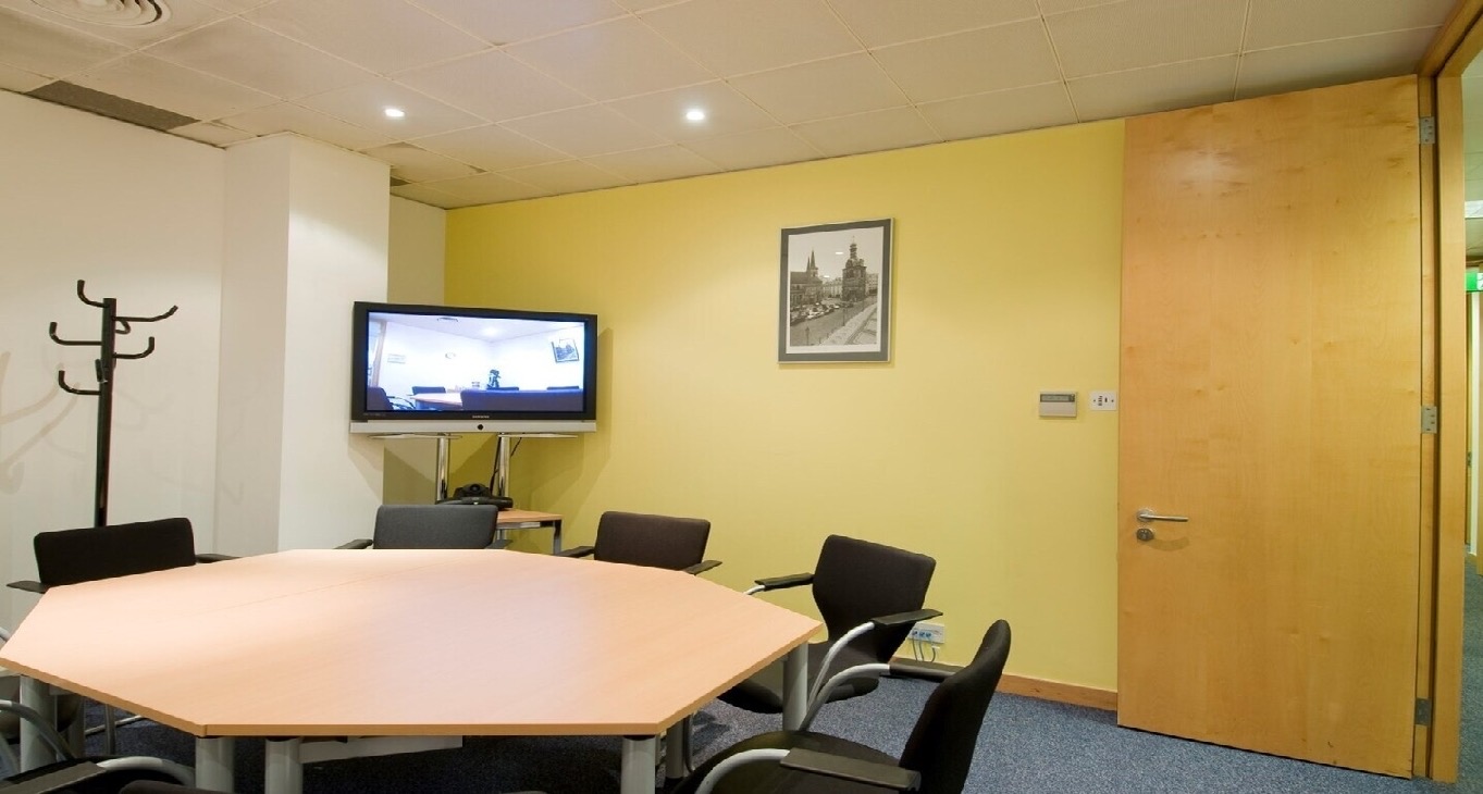 Rent office Trafalgar Square, Building-859 — photo 2