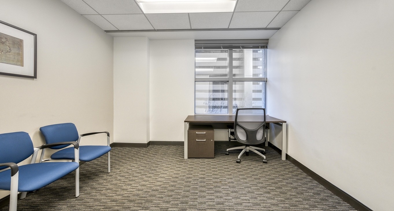 Rent office Two Logan Square — photo 3