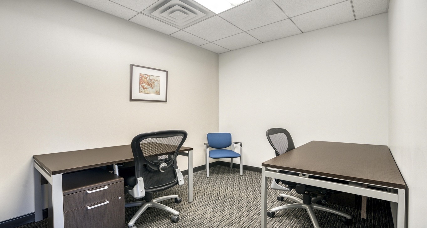 Rent office Two Logan Square — photo 4