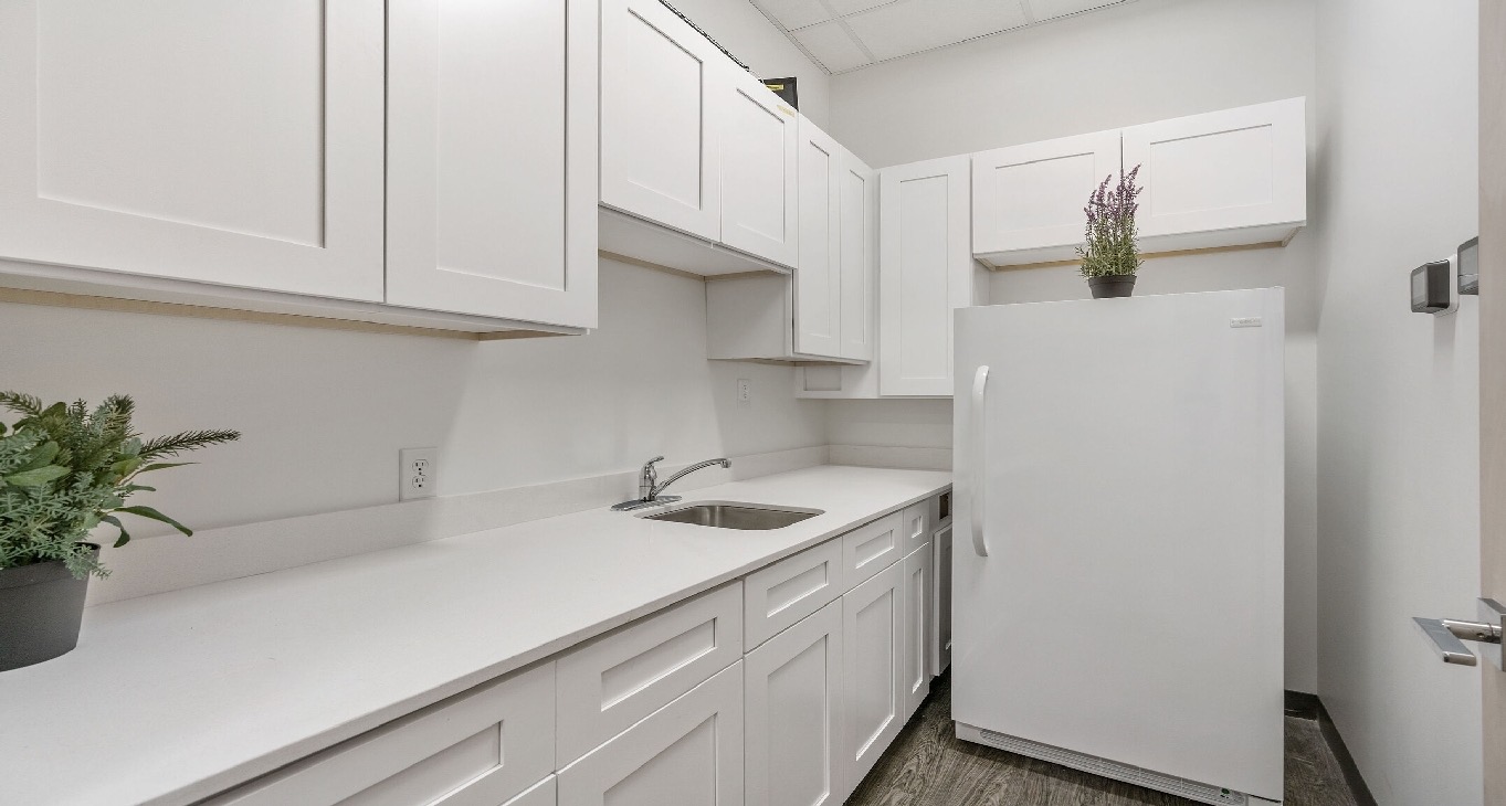 Rent office U.S. 380 26875 — photo 1