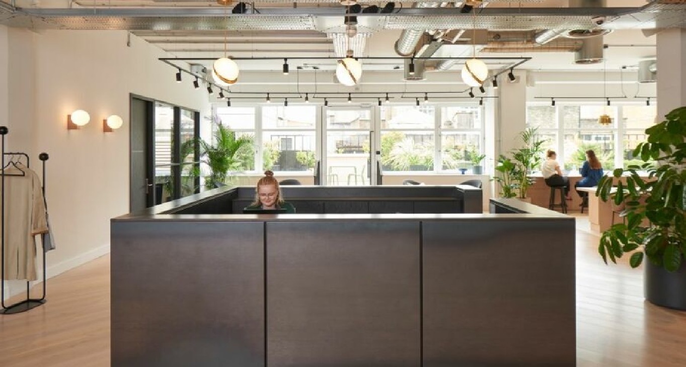 Business center Upper St Martin's Lane 5 Rent office Upper St Martin's Lane 5 — photo 1