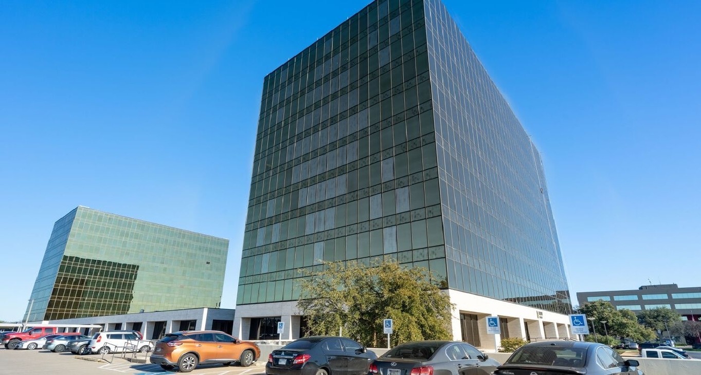 Business center West Mockingbird Lane 1341 Rent office West Mockingbird Lane 1341 — photo 1