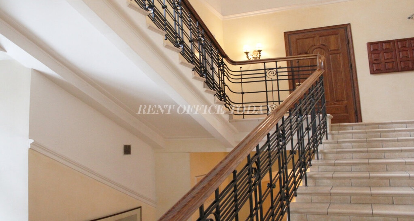 Business center Starokonyushenniy 10 Rent office Starokonyushenniy 10 — photo 3