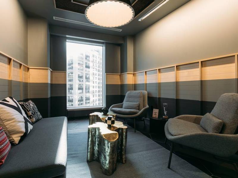 Pusat perniagaan 135 E 57th Street Rent office 135 E 57th Street — photo 2