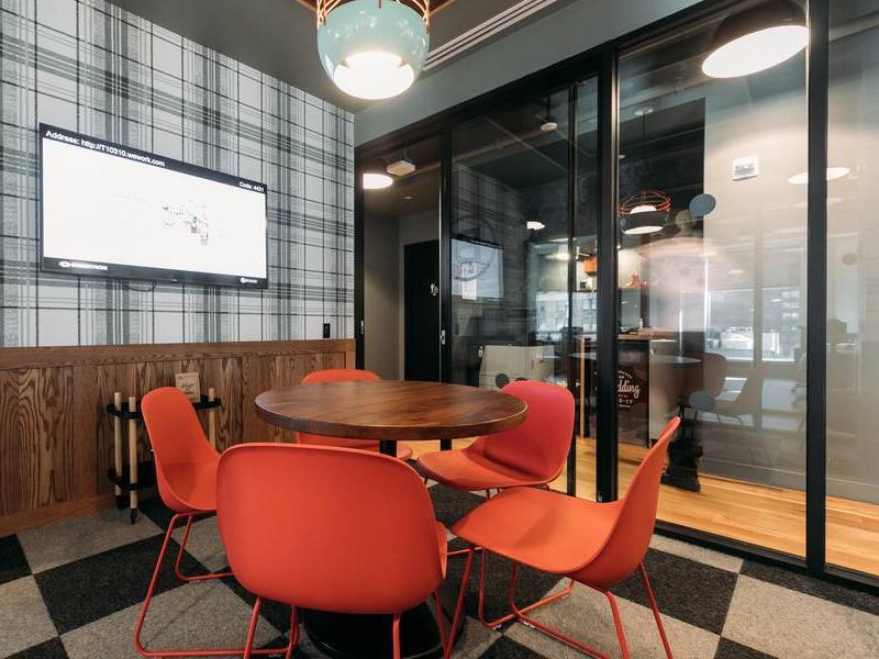 Pusat perniagaan 135 E 57th Street Rent office 135 E 57th Street — photo 4