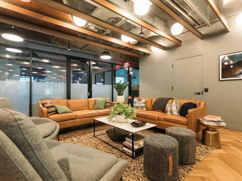 Pusat perniagaan 135 E 57th Street Rent office 135 E 57th Street — photo 5