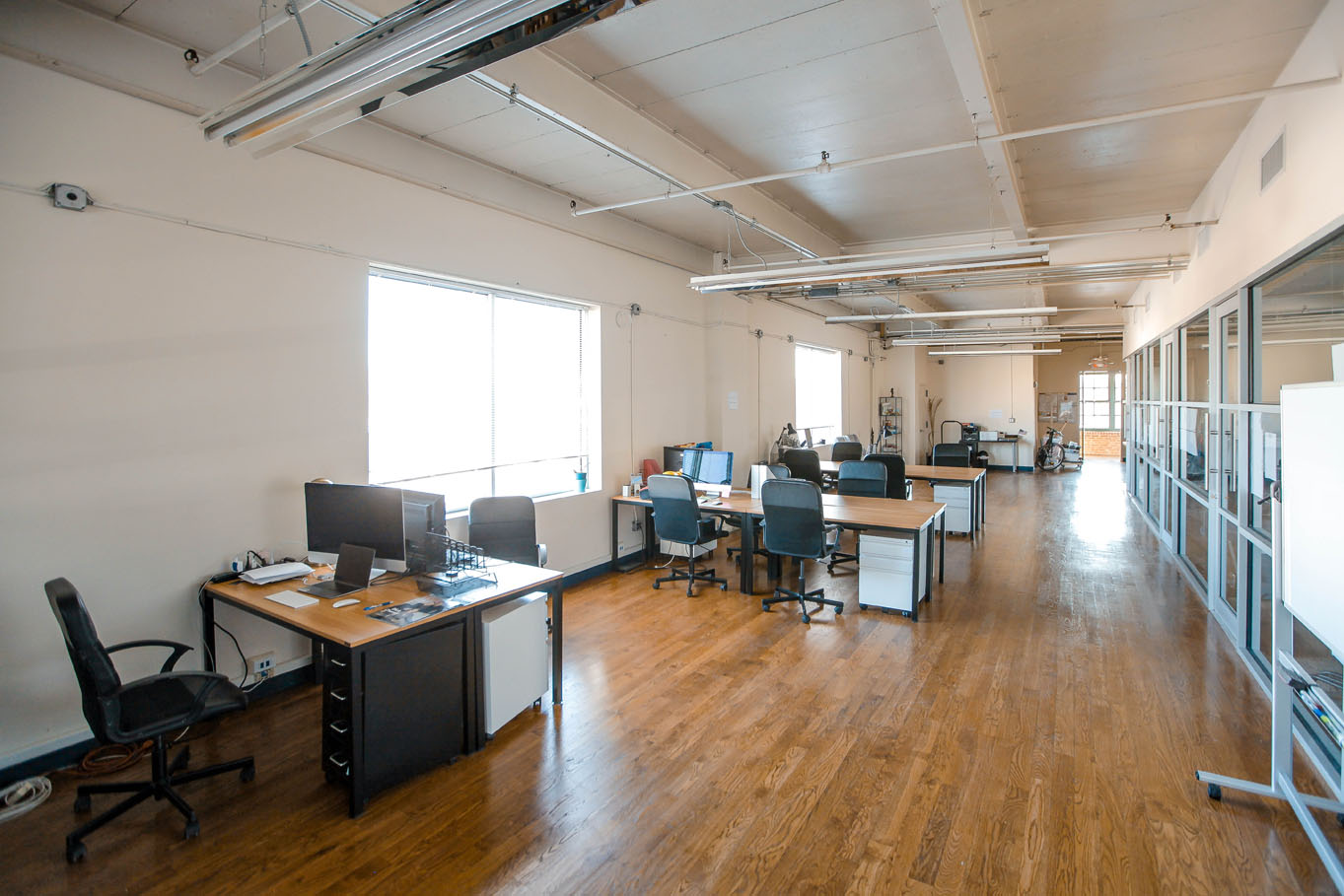 Rent office 3640 37th St — photo 1