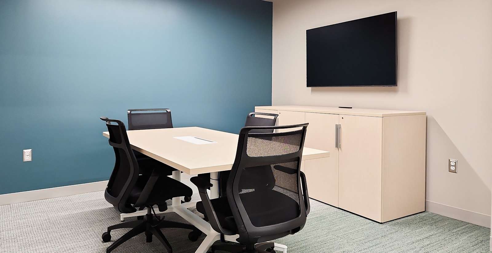 Pusat perniagaan 125 East State St Rent office 125 East State St — photo 3