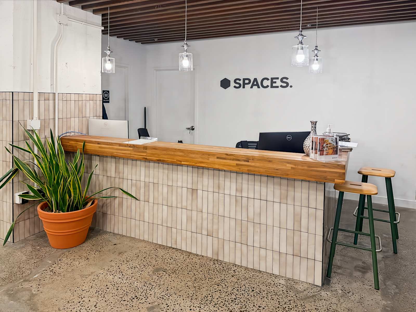 Pusat perniagaan 142 W 57th Street Rent office 142 W 57th Street — photo 2