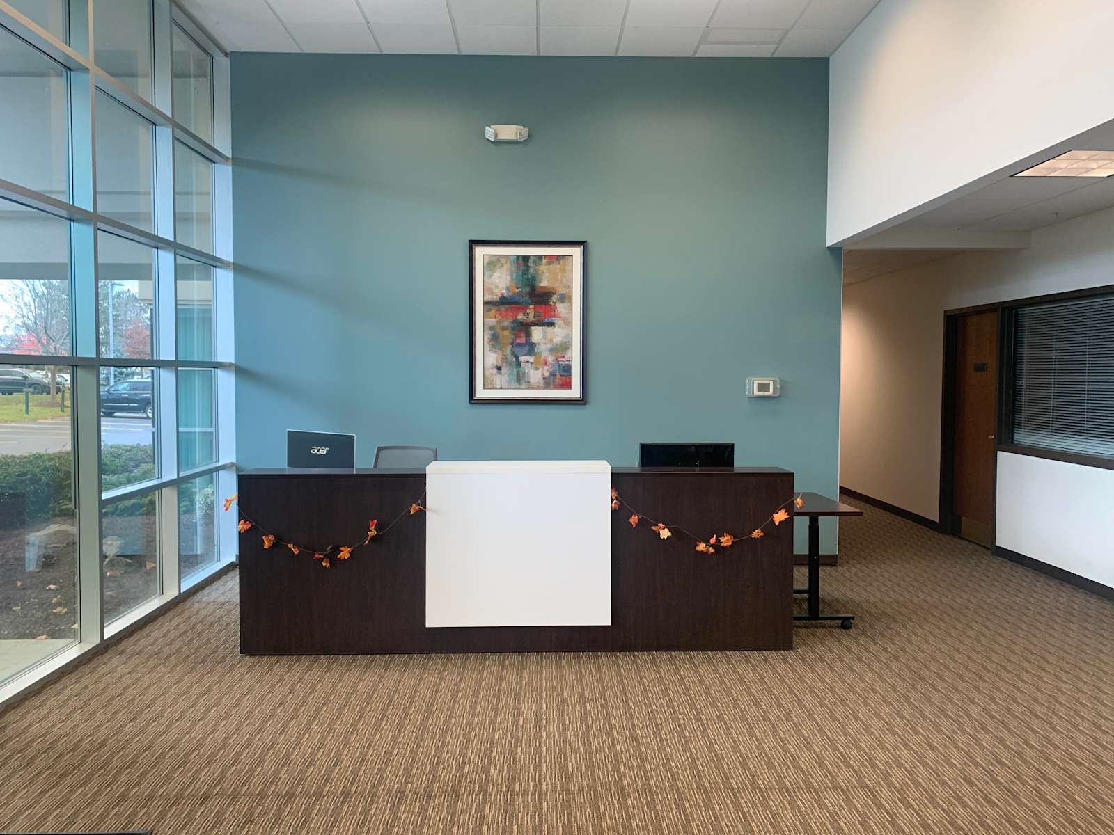 Pusat perniagaan 300 International Drive Rent office 300 International Drive — photo 2