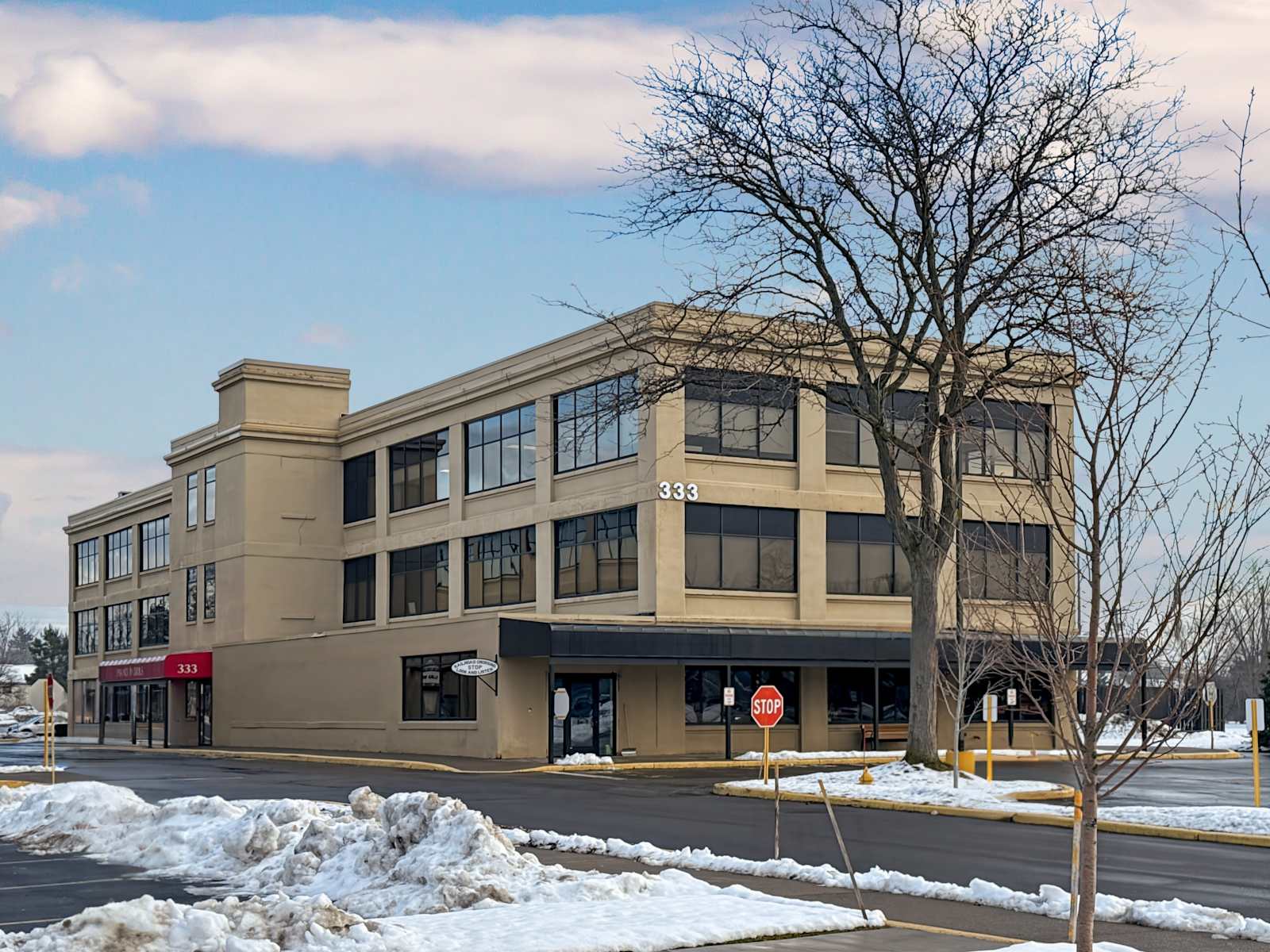 Rent office 333 W Commercial Street — photo 1