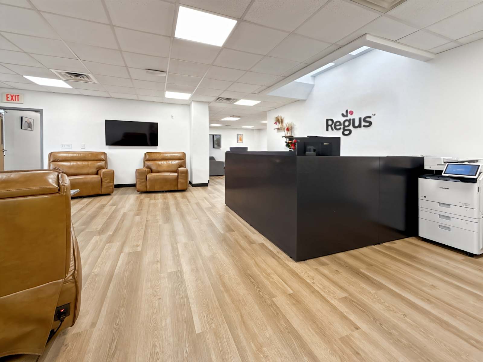 Rent office 333 W Commercial Street — photo 2