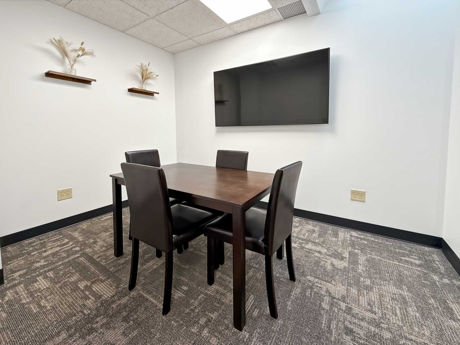 Rent office 333 W Commercial Street — photo 3