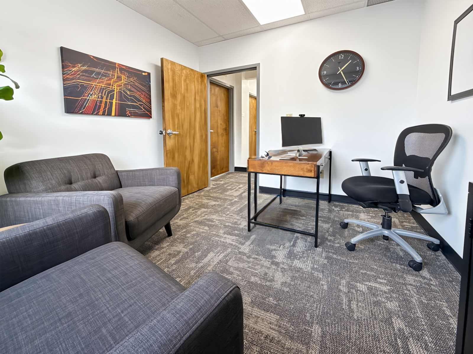 Rent office 333 W Commercial Street — photo 4