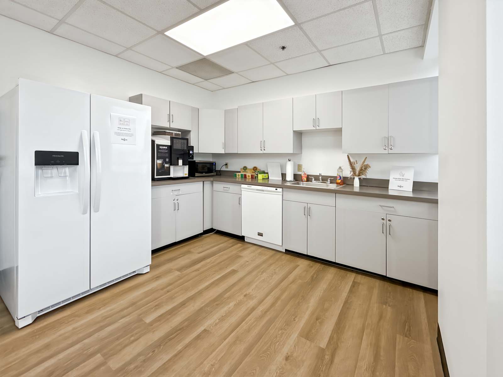 Rent office 333 W Commercial Street — photo 6
