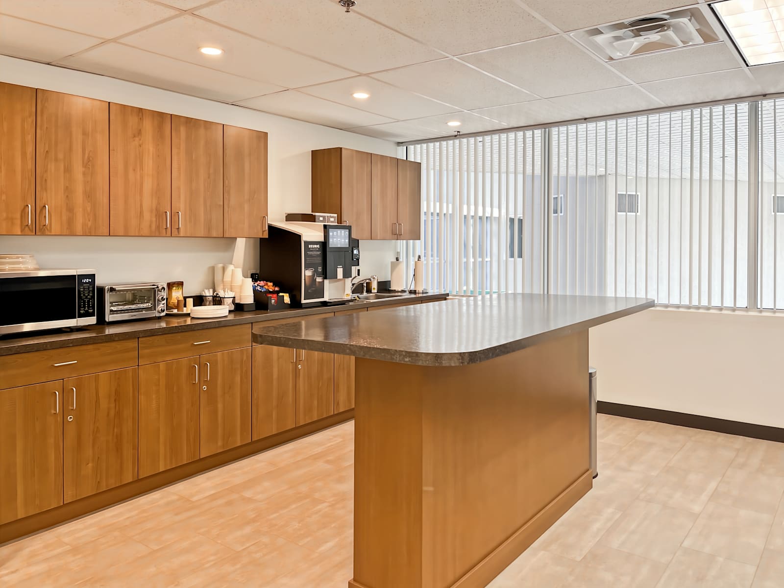 Rent office 4250 Veterans Memorial Hwy — photo 6