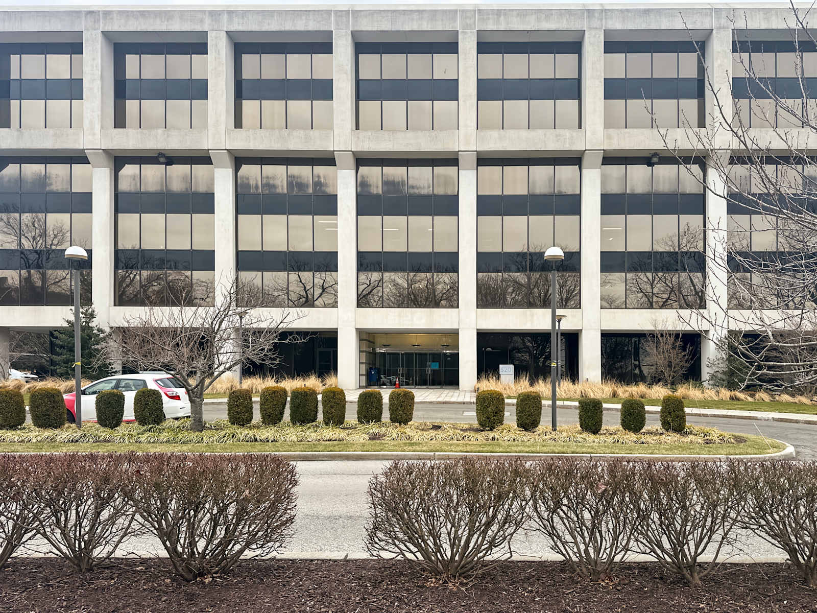 Rent office 520 White Plains Road — photo 1