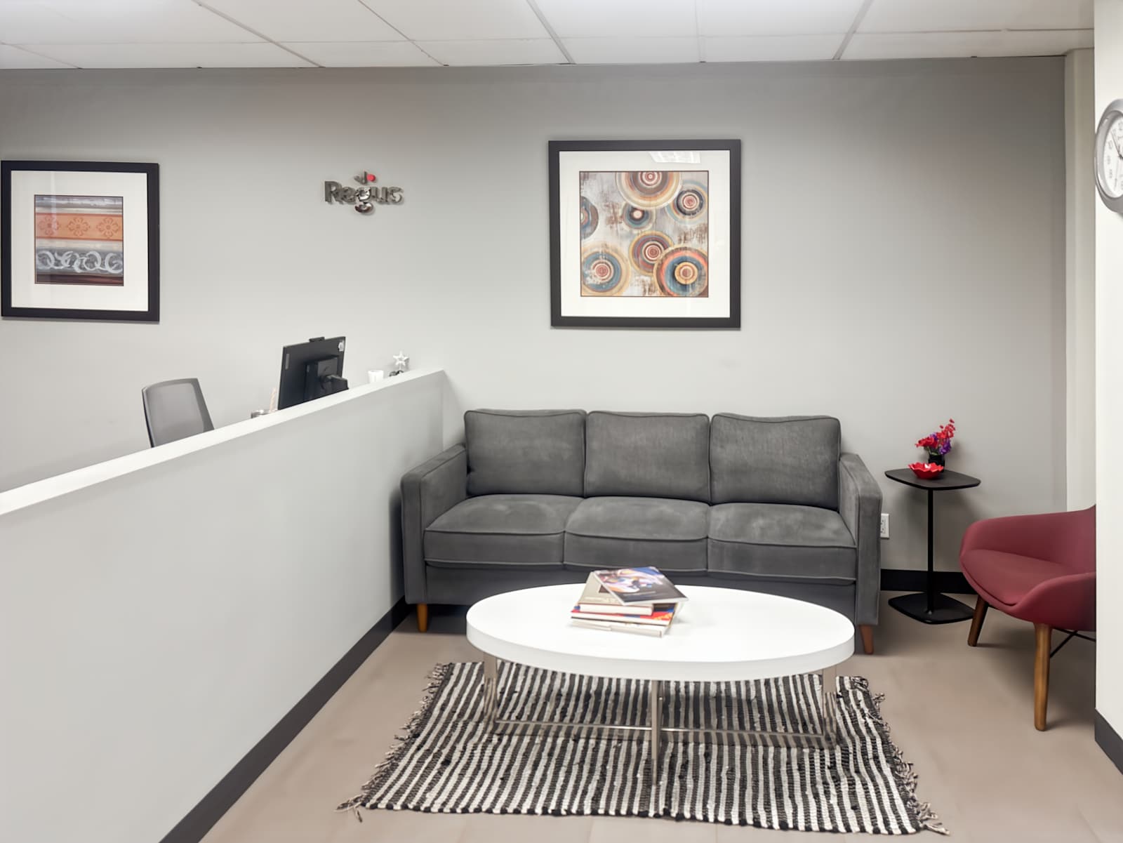 Pusat perniagaan 555 Broadhollow Rd Rent office 555 Broadhollow Rd — photo 1