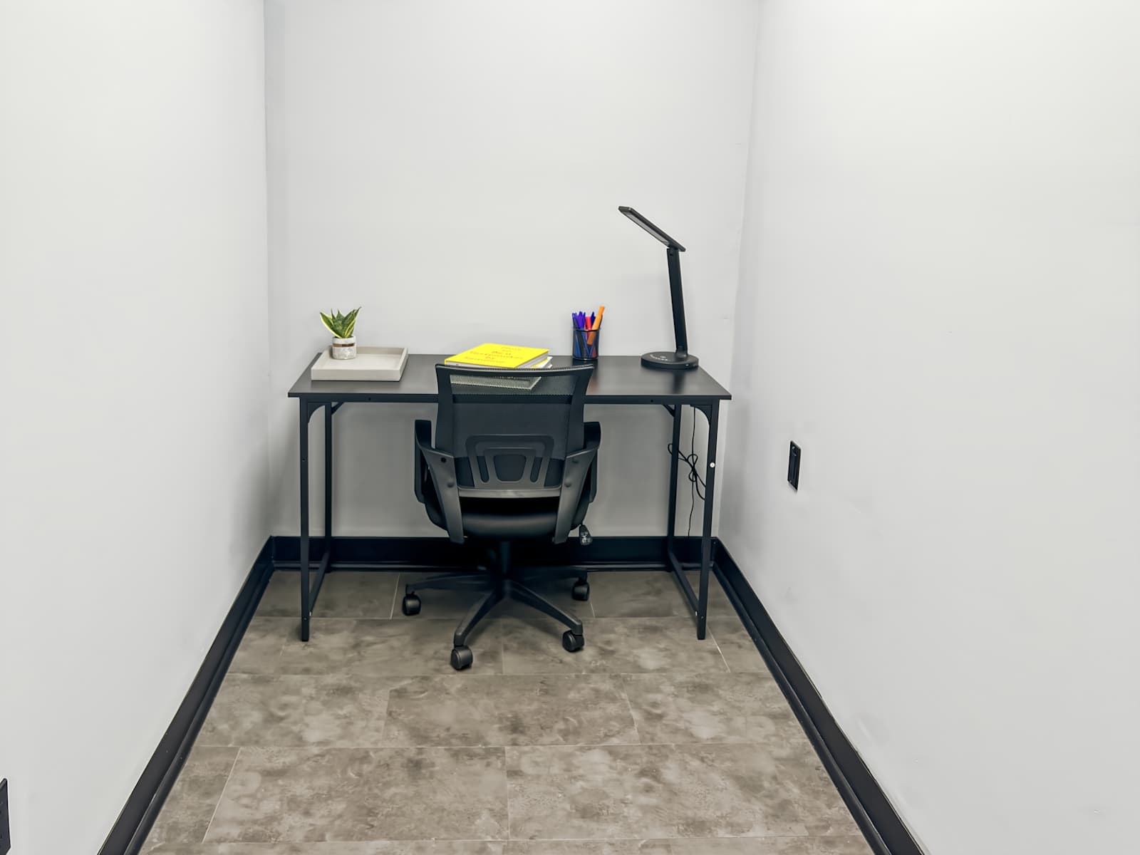 Pusat perniagaan 63 New Main St Rent office 63 New Main St — photo 4