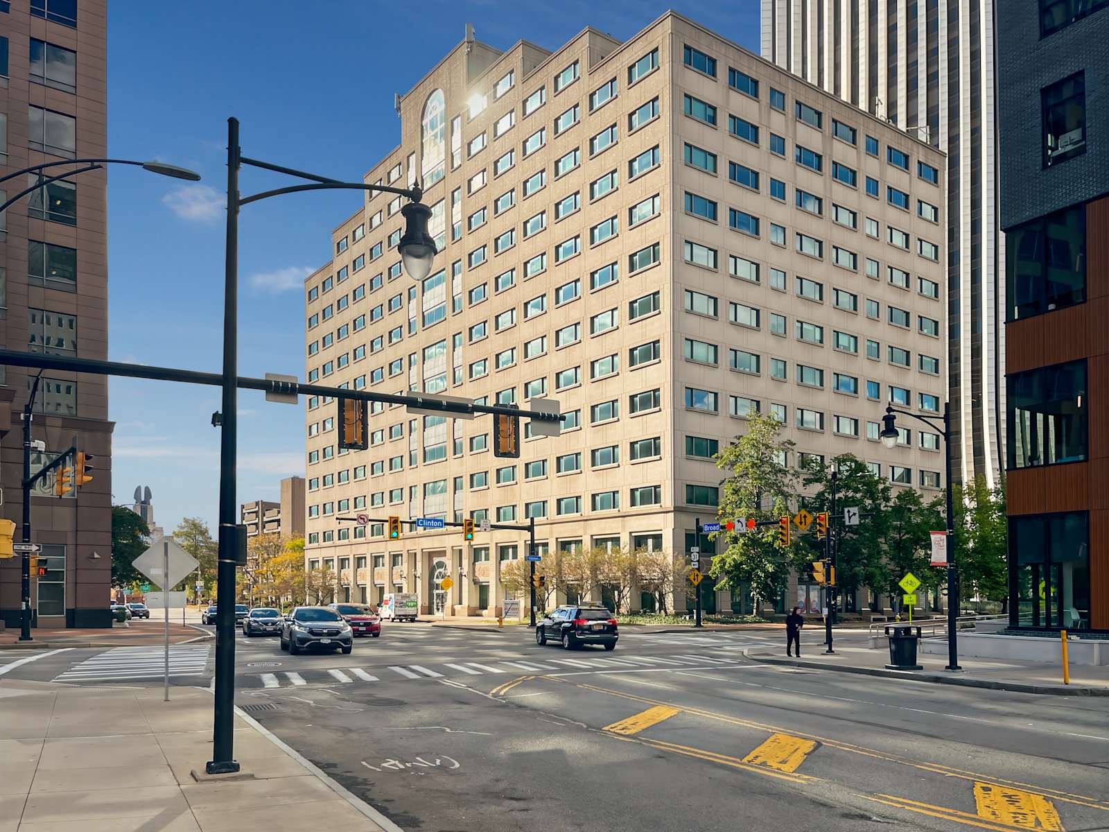 Rent office Clinton Square — photo 1