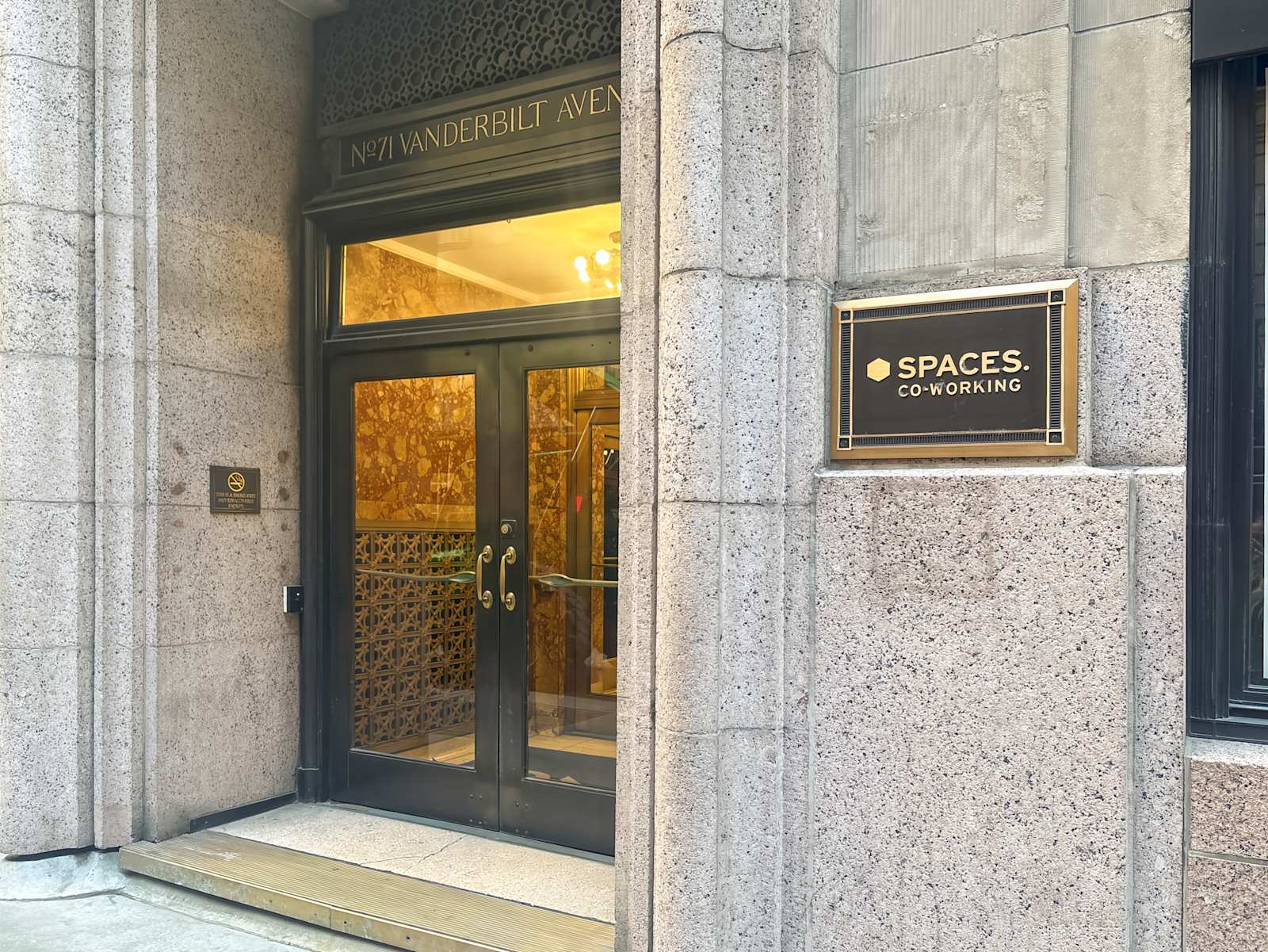 Rent office Helmsley Building — photo 1