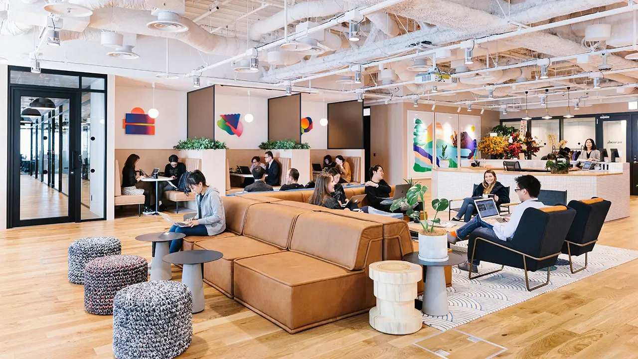 Business center WeWork Marunouchi Kitaguchi Dedicated coworking desk — WeWork Marunouchi Kitaguchi