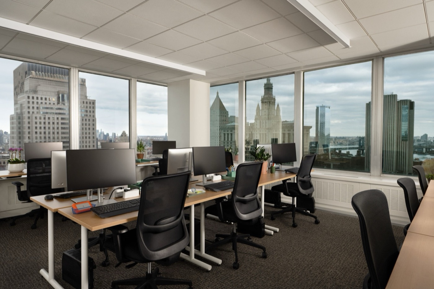 Rent office 250 Broadway — photo 1