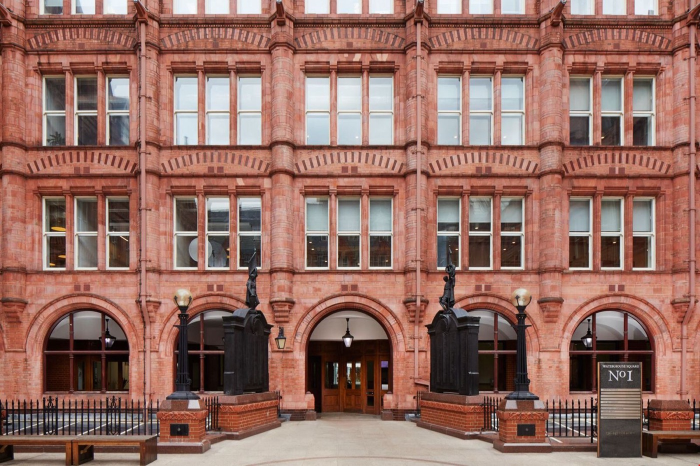 Business center WeWork 1 Waterhouse Square Rent office WeWork 1 Waterhouse Square — photo 1