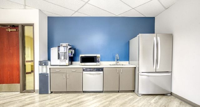 Sewa pejabat 10121 SE Sunnyside Road, Suite 300_2-1