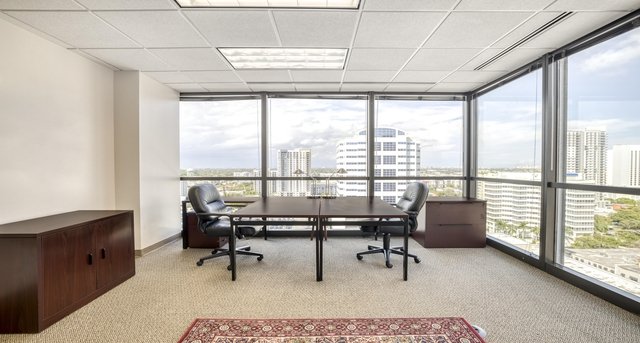 Cнять офис 110 East Broward Boulevard_1-1