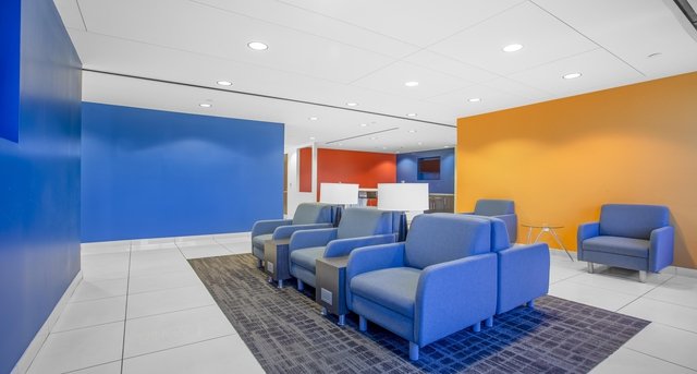 Rent office 111 West Ocean Boulevard_1-1