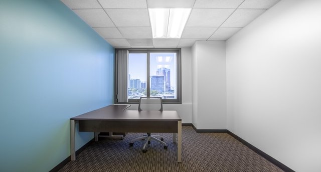 Rent office 111 West Ocean Boulevard_3-1