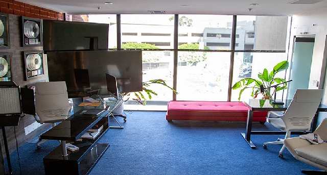 Bureaux à louer 113 North San Vicente Boulevard_2-1