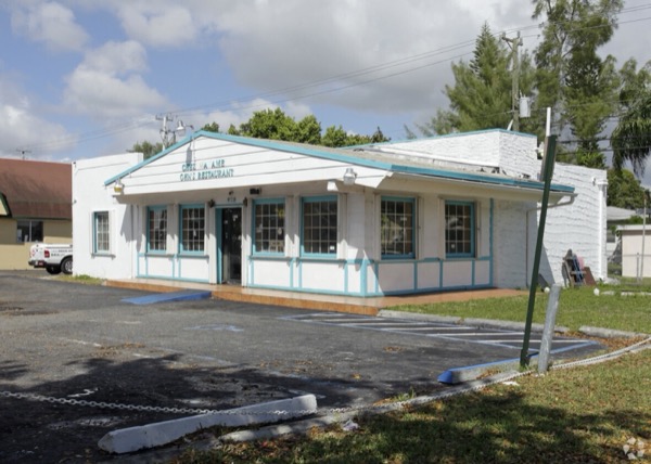 Northeast 125th Street 975, Northeast 125th Street 975, Miami, FL 33161 — office space for rent, photo 1
