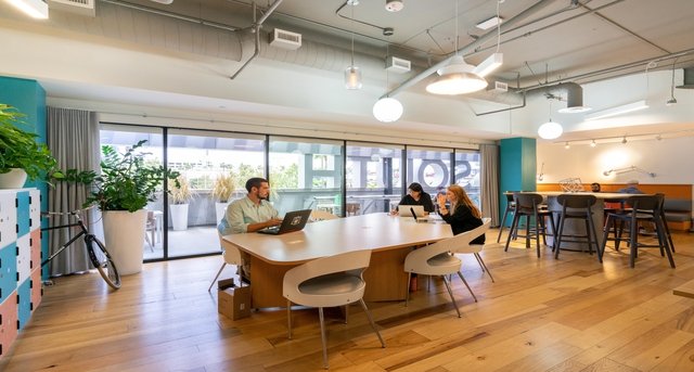 145 South Fairfax Avenue, 145 South Fairfax Avenue, Los Angeles, CA 90036 — office space for rent, photo 1