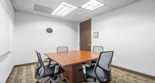 Rent office 2000 East Lamar Boulevard_5-1