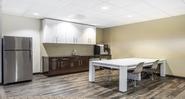 Alquiler oficinas 200 Continental Drive_4-1