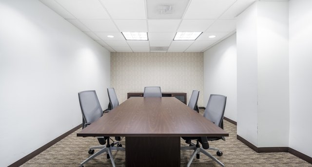 Alquiler oficinas 200 Continental Drive_7-1