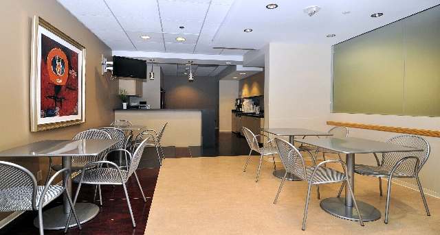 Cнять офис 2600 W Olive Ave, 5th Floor_4-1