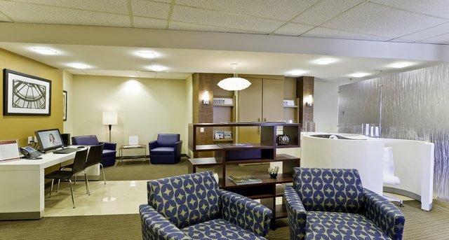 Cнять офис 380 Wellington Street_1-1