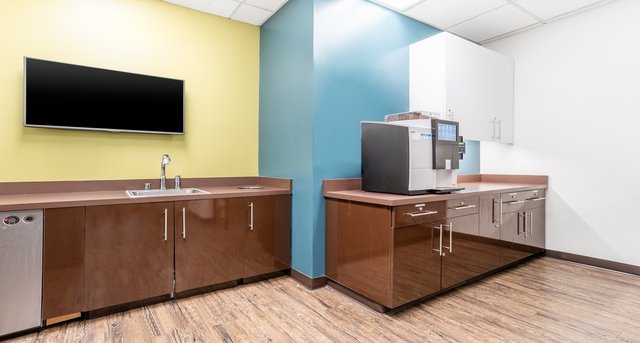 Alquiler oficinas 39899 Balentine Drive_4-1