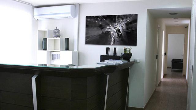 Bureaux à louer Hamra Main Street, Intersection Abdel Aziz Street, Modca Building (Bank Byblos Building)_1-1