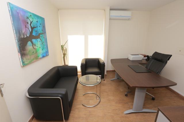 Bureaux à louer Hamra Main Street, Intersection Abdel Aziz Street, Modca Building (Bank Byblos Building)_2-1