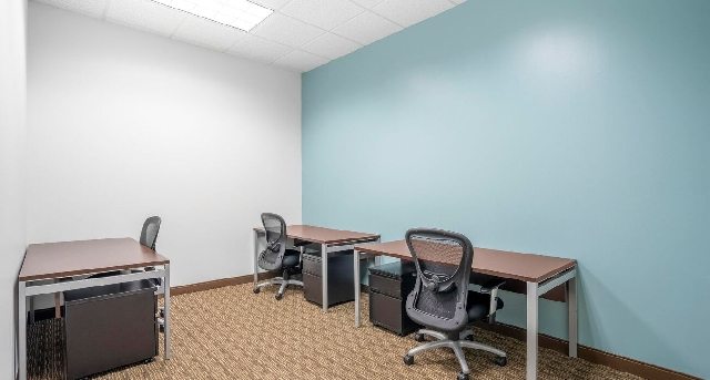Pronájem kanceláře  4500 Mercantile Plaza, Suite 300_1-1