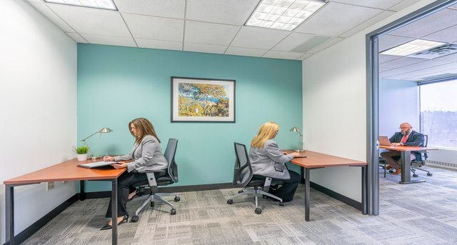 Cнять офис 520 White Plains Road_3-1